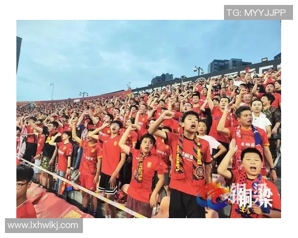 重庆足球队灵活性引发热议球迷与专家观点大碰撞 重庆足球队灵活性引发热议球迷与专家观点大碰撞