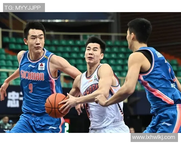 任骏飞领衔球队奋勇争先展现篮球魅力助力赛季目标实现