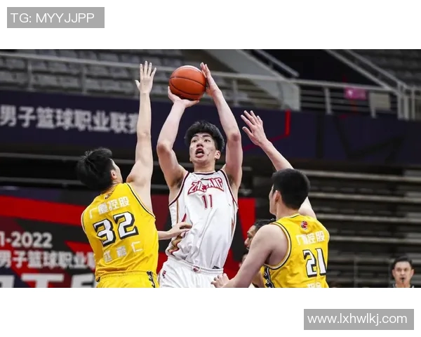 余嘉豪的成长之路与未来展望：从青涩少年到篮球新星的蜕变历程