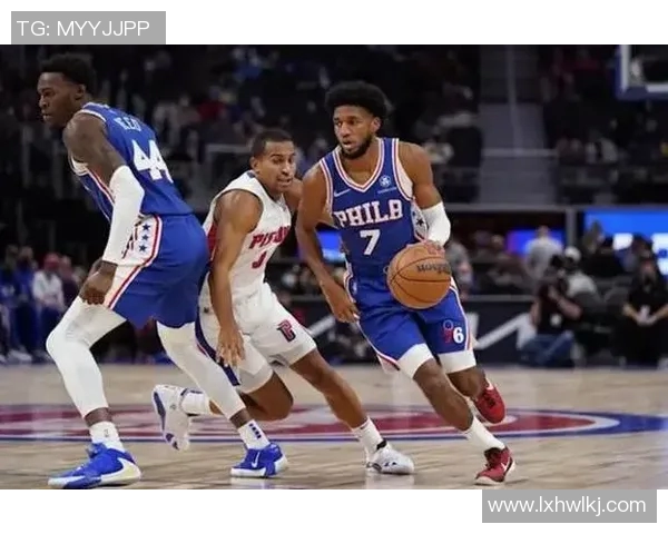底特律活塞与费城76人激战正酣谁能在NBA赛场上笑到最后