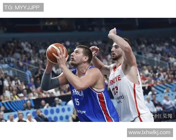 火箭队与太阳队激战正酣NBA赛场精彩对决引发球迷热议