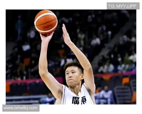 周鹏：从篮球场上的拼搏到生活中的坚韧，见证梦想与奋斗的交织之路